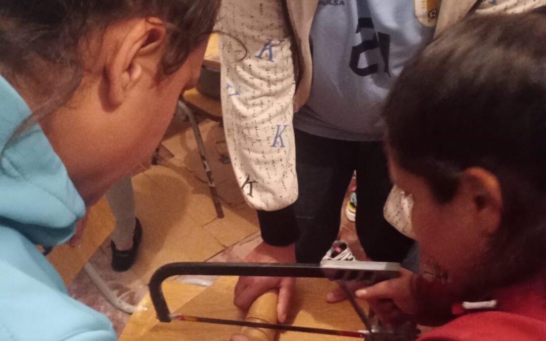 Conectando con la Naturaleza Tras los Muros: Taller de Bambú en Cárcel Las Rosas